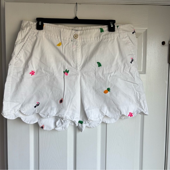 crown & ivy Pants - crown & ivy Shelby Style White Embroidered fruit Scallop-Hem Shorts